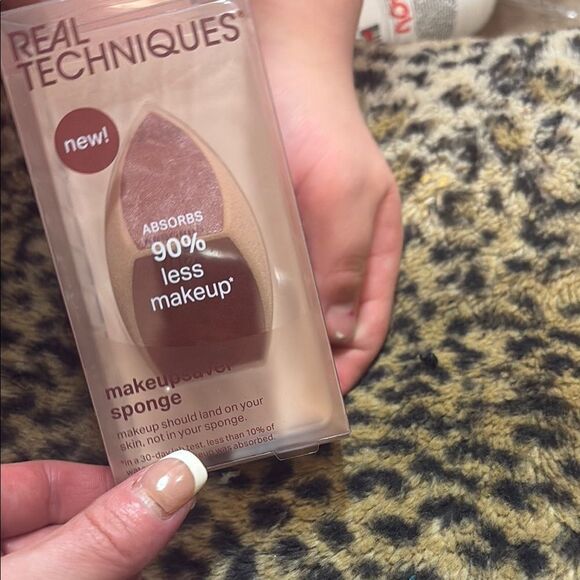 Multi-Angled Makeup Sponge - Red - Picture 2 of 2